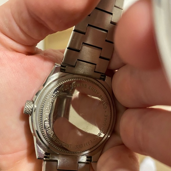 Swiss army watch - Picture 3 of 3